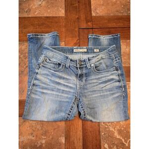 BKE Denim Payton cropped Capris low rise faded distressed jeans. Size 28